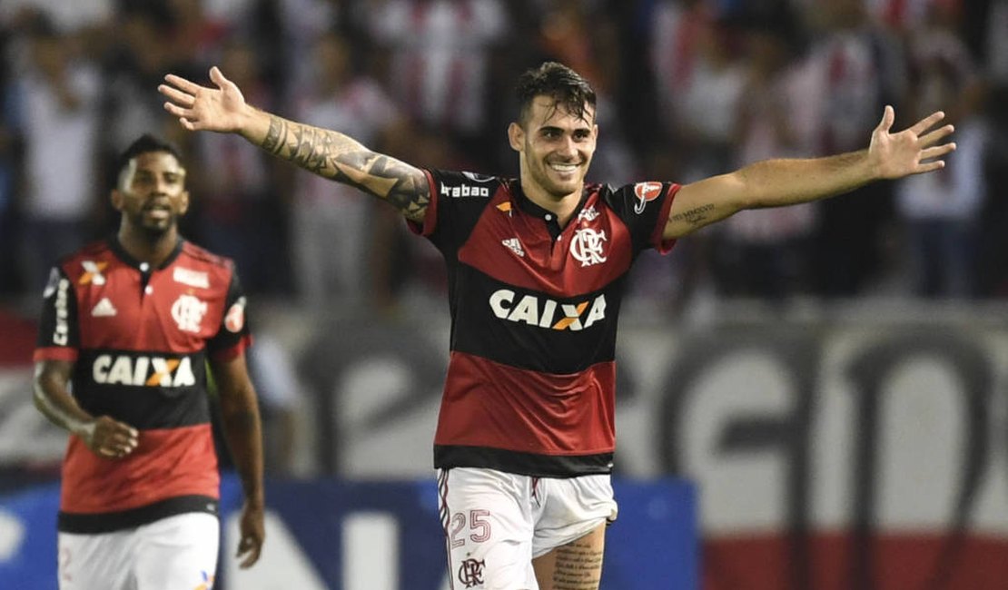 César pega pênalti, Vizeu faz dois gols e Flamengo está na final da Sul-Americana