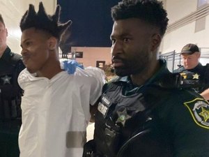 Atirador abre fogo, mata mulher, menina de 9 anos e jornalista