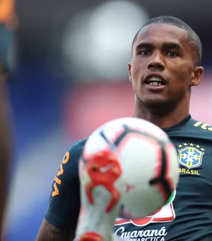 Ex-Grêmio e Seleção Brasileira, Douglas Costa tem prisão decretada por pensão alimentícia