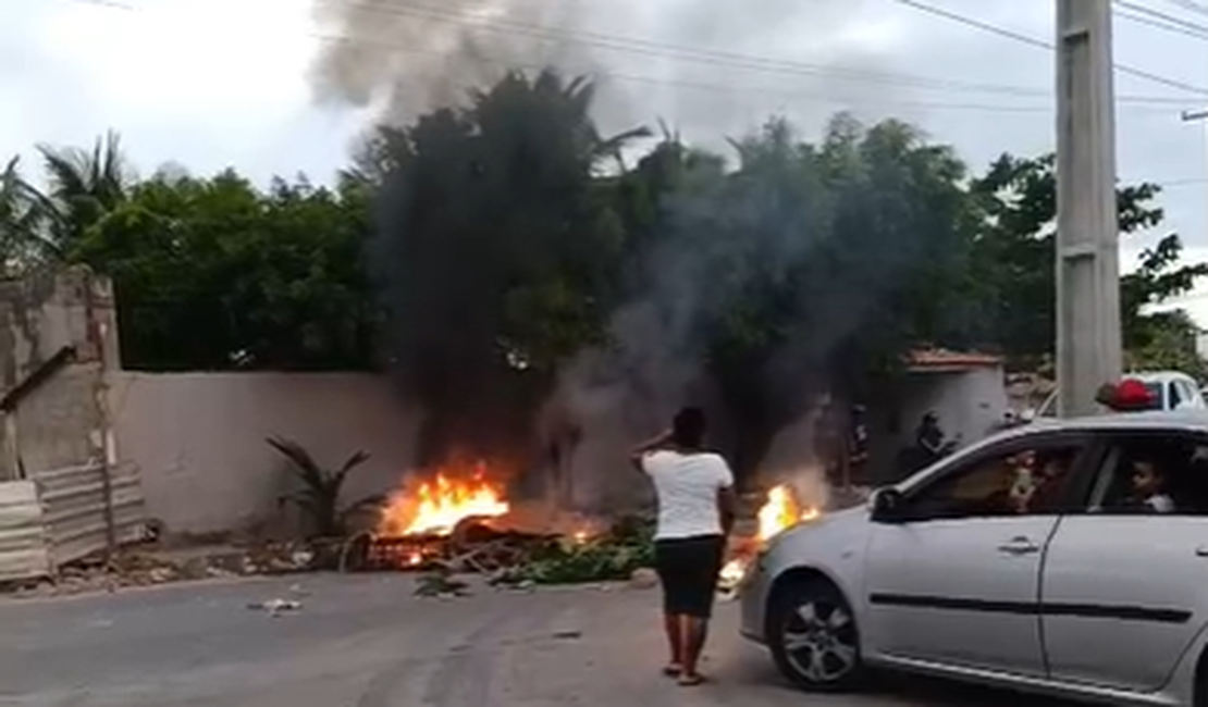 Moradores de Riacho Doce protestam por falta d'água na região