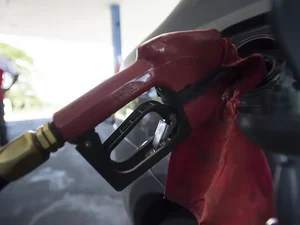 Governo inicia retirada gradual de subsídios aos combustíveis