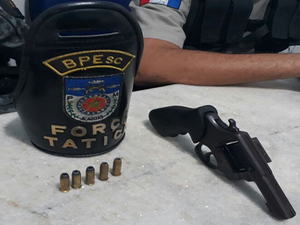 Jovem é detido com revólver e munições nas proximidades de ginásio esportivo