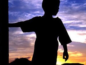 Criança de cinco anos é abandonada em Arapiraca 