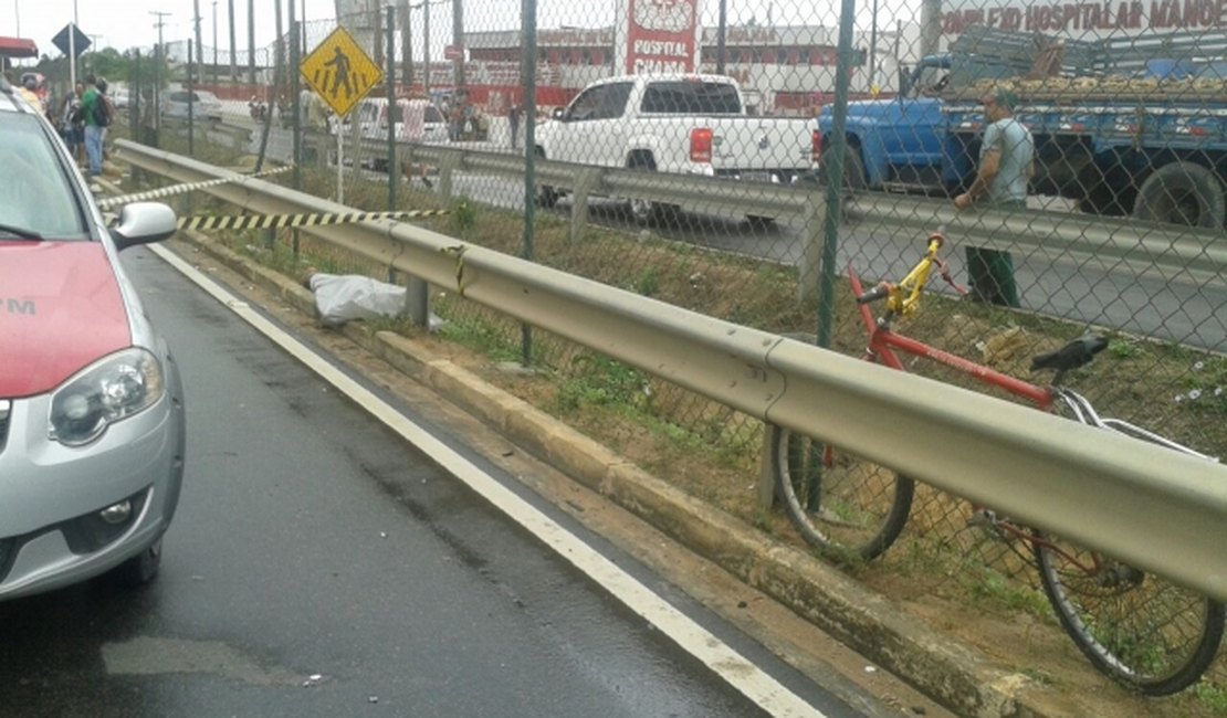 Homem morre atropelado na faixa da Avenida José Alexandre