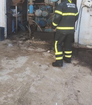 Idoso passa mal após vazamento de amônia em fábrica de gelo na Praia do Francês, em Marechal