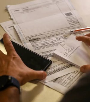 Salário mínimo de R$ 1.621 começa a ser pago nesta segunda