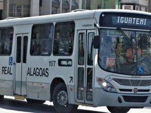Homem é preso suspeito de assaltar ônibus com peixeira, em Maceió