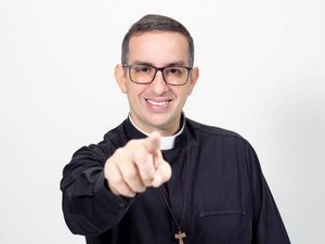 Diácono Rômulo Canuto apresenta show oracional no Testro Deodoro nesta sexta (14)