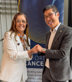 Senadora Eudócia visita cientista na Inglaterra e celebra avanço inédito contra o câncer