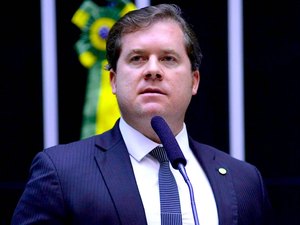  Marx Beltrão faz critica a ministro e pede CPI sobre manchas de óleo nas praias nordestinas
