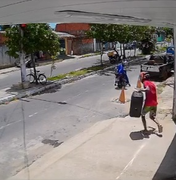 [Vídeo] Criminosos roubam caixa de som em padaria no conjunto Paulo Bandeira, em Maceió