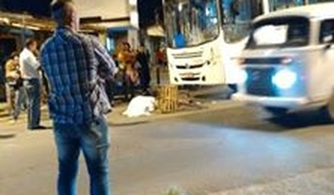 Ciclista morre após colidir com ônibus no Conjunto Osman Loureiro