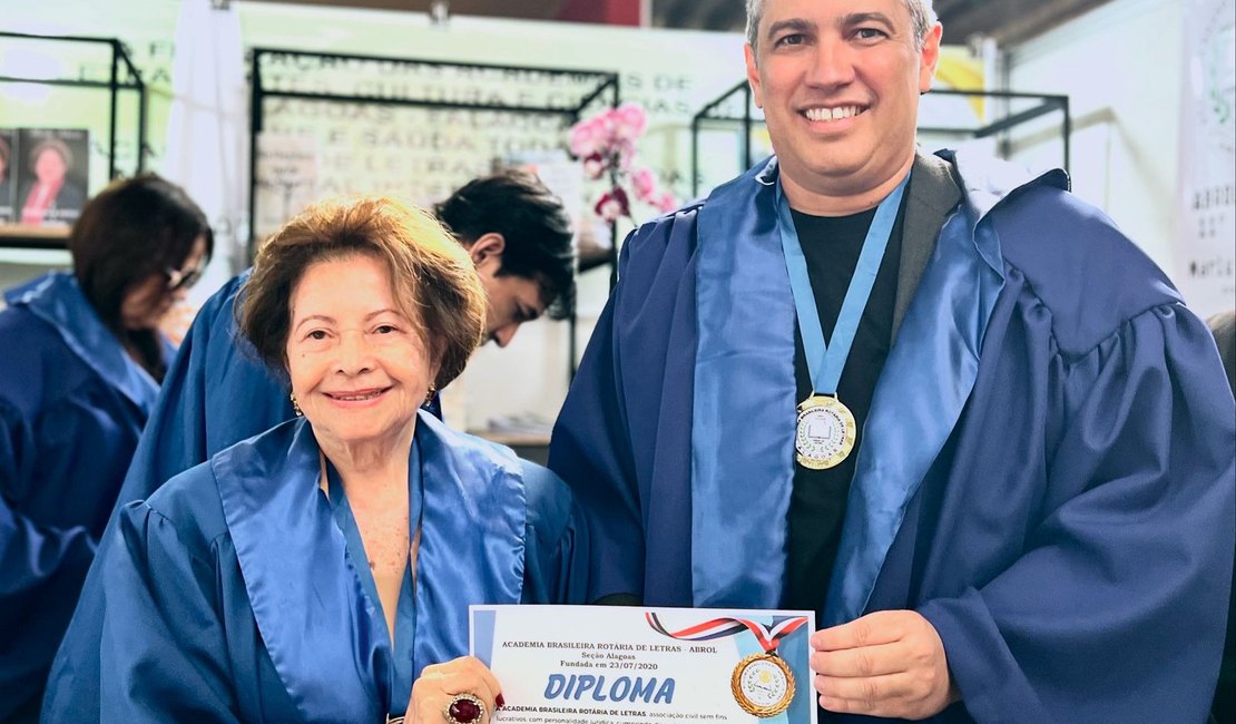 Arapiquense Cláudio Canuto toma posse na Academia Brasileira Rotária de Letras