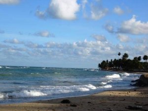 Corpo com ferimento na cabeça é encontrado em praia no bairro Pescaria, em Maceió