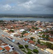 Jovem é assassinado na presença do irmão em Porto Real do Colégio