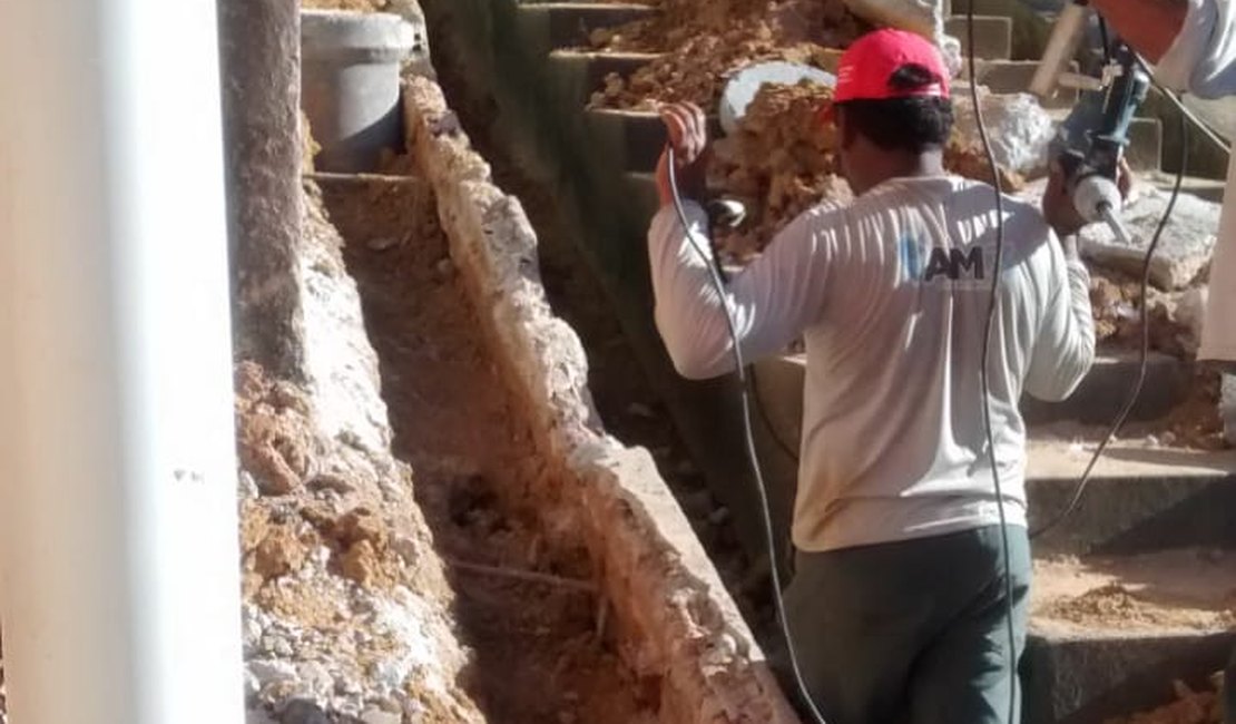 Homem cai de escadaria de obra no Conjunto Adélia Lira, em Maragogi