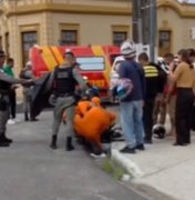 Batida entre viatura da PM e moto por app deixa ferido no bairro do Farol