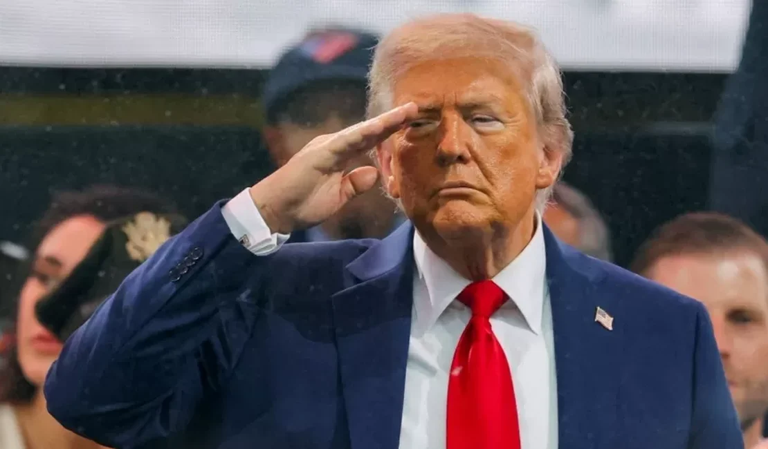 Trump critica Irã e diz que 'todos devem sair de Teerã imediatamente'