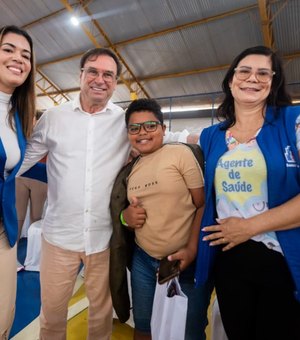 Luciano lança programa de saúde oftalmológica e entrega 265 óculos em Arapiraca