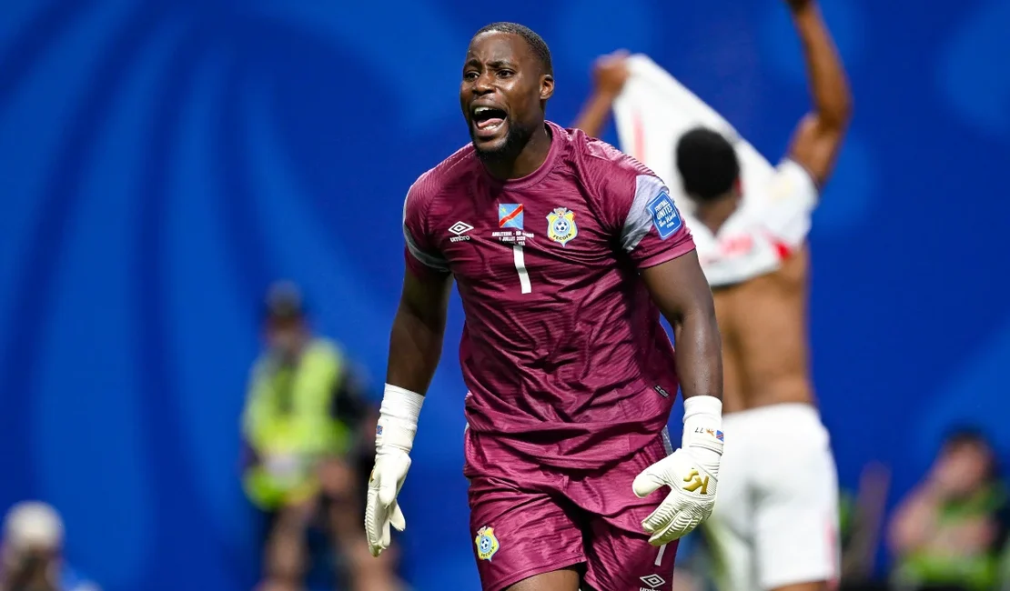 Fifa permitiu goleiro irregular da RD Congo na Copa do Mundo, diz jornal