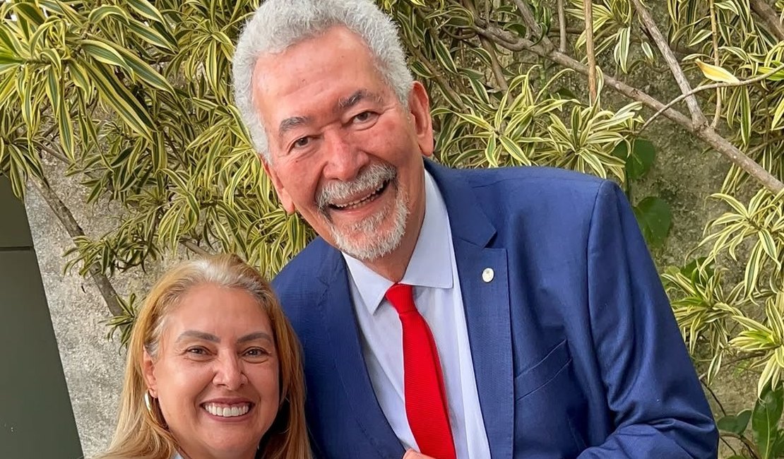 Em Palmeira dos Índios, vice-prefeita oficializa candidatura para impulsionar projeto de Paulão