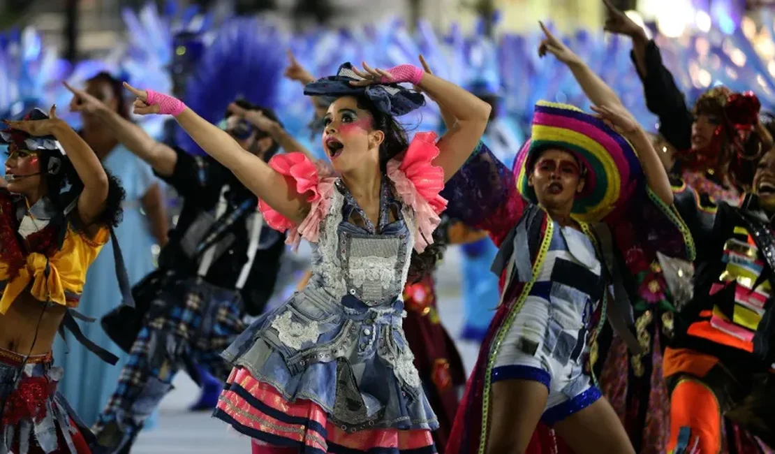 Desfile da Série Ouro marca o retorno do tradicional Carnaval carioca, na Sapucaí