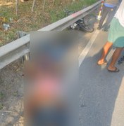 Motociclista e passageiro morrem em acidente na BR-316, em Alagoas