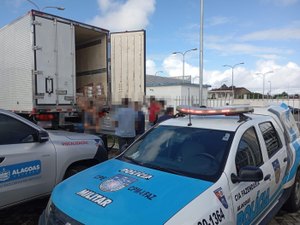 Operação flagra carga irregular de frango e autua comerciante em mais de R$ 100 mil em Maceió