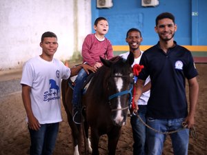Complexo Tarcizo Freire promove atividades em comemoração ao dia Nacional da Equoterapia