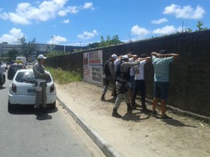 Operação do BPTran autua 20 motoristas e flagra 12 inabilitados em Maceió