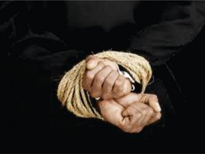 Empresário tem casa invadida e é sequestrado