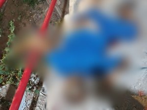 Homem é assassinado a tiros enquanto subia escadaria de grota em Maceió
