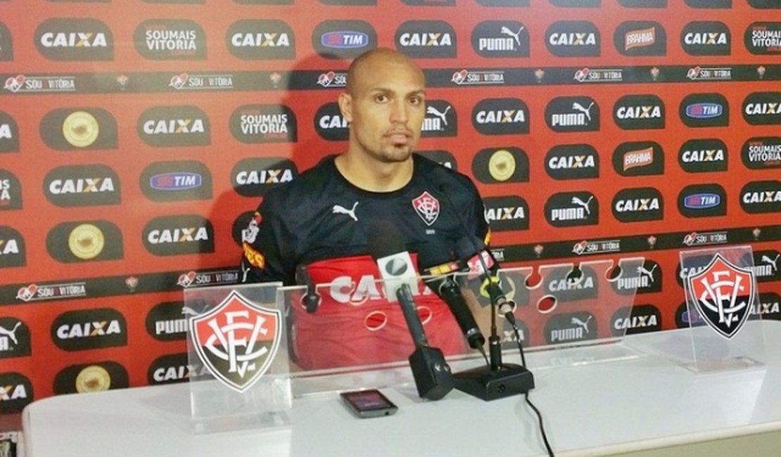 Vitória libera oito e tentará manter Luiz Gustavo junto ao Palmeiras