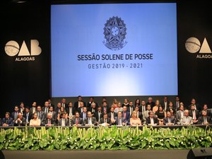 Em noite de homenagens, advocacia alagoana dá posse ao novo presidente da OAB