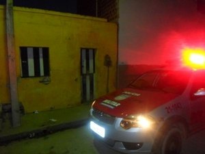 Violência: vítima é baleada na cabeça e bala perdida atinge um homem