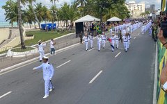 Tropas desfilam na Avenida da Paz e encantam o público