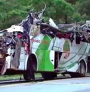 Acidente com ônibus de universitários deixa 16 mortos e 18 feridos em Mogi das Cruzes