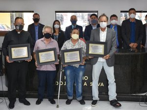 Câmara Municipal homenageia personalidades de Maragogi