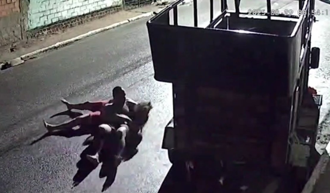 Homem flagrado agredindo companheira na rua no município de Carneiros é preso
