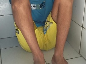 Menor de 17 anos é flagrado com 35 pedras de crack e afirma que achou a droga