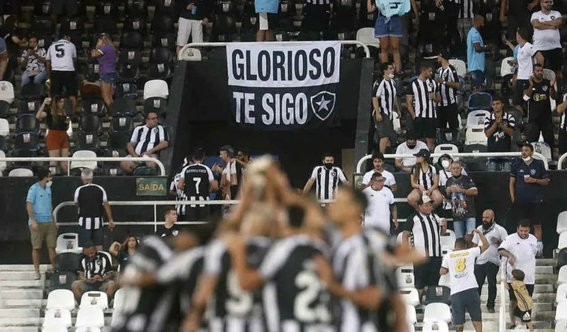 'Fica, Navarro!', 'Eu vi o Chay': torcida do Botafogo dá show à parte em vitória pela Série B