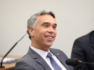 Projeto de Rafael Brito garante meia-entrada a profissionais da educação