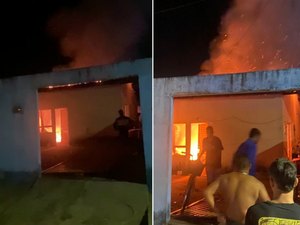 Incêndio destrói casa, provoca desabamento de teto e deixa homem ferido em Rio Largo
