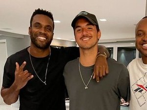 Após separação, Medina volta a sair com os 'parças' de Neymar!