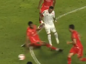 Alagoano Islan vira alvo de críticas após lance em Neymar durante jogo do Paulista