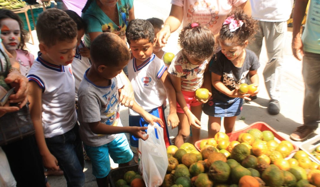 Com programação infantil, Feira do MST celebra alimentação saudável com as crianças do campo e da cidade
