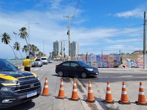 Ação da SMTT apoia trânsito em via bloqueada na Avenida Litorânea