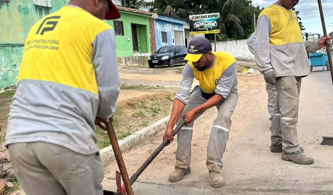 ﻿Prefeitura segue recuperando vias no centro e em bairros de Arapiraca