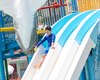 Cerca de 100 estudantes da rede municipal vivenciam dia de lazer em parque aquático