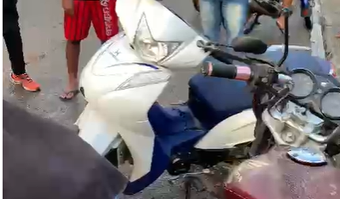 Colisão entre duas motos deixa mulher ferida em Matriz de Camaragibe